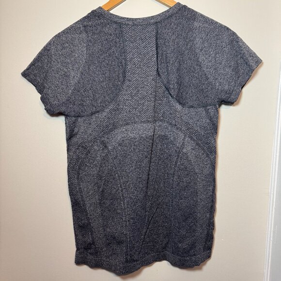 Athleta Women’s Momentum Seamless Short Sleeve Tee Size Large in Grey - Picture 5 of 5
